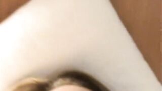 Brunette dreht ihren ersten eigenen Porno