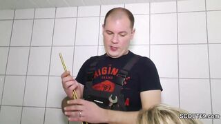 Daughter Seduce to Fuck by Repairman When Step Mom is away