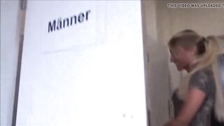 Blondine von versautetreffs. de fickt Typ an der Tankstelle