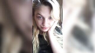 Periscope biondina con la mutandina2
