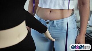 Lesbians Gabi Paltrova n Jenna Sativa lick each others pussy